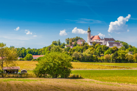 Blick auf das Kloster Andechs